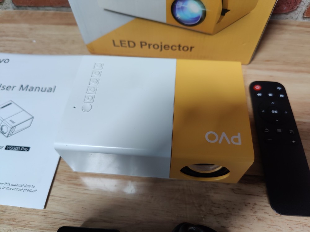 PVO YG300 Pro Mini LED Projector