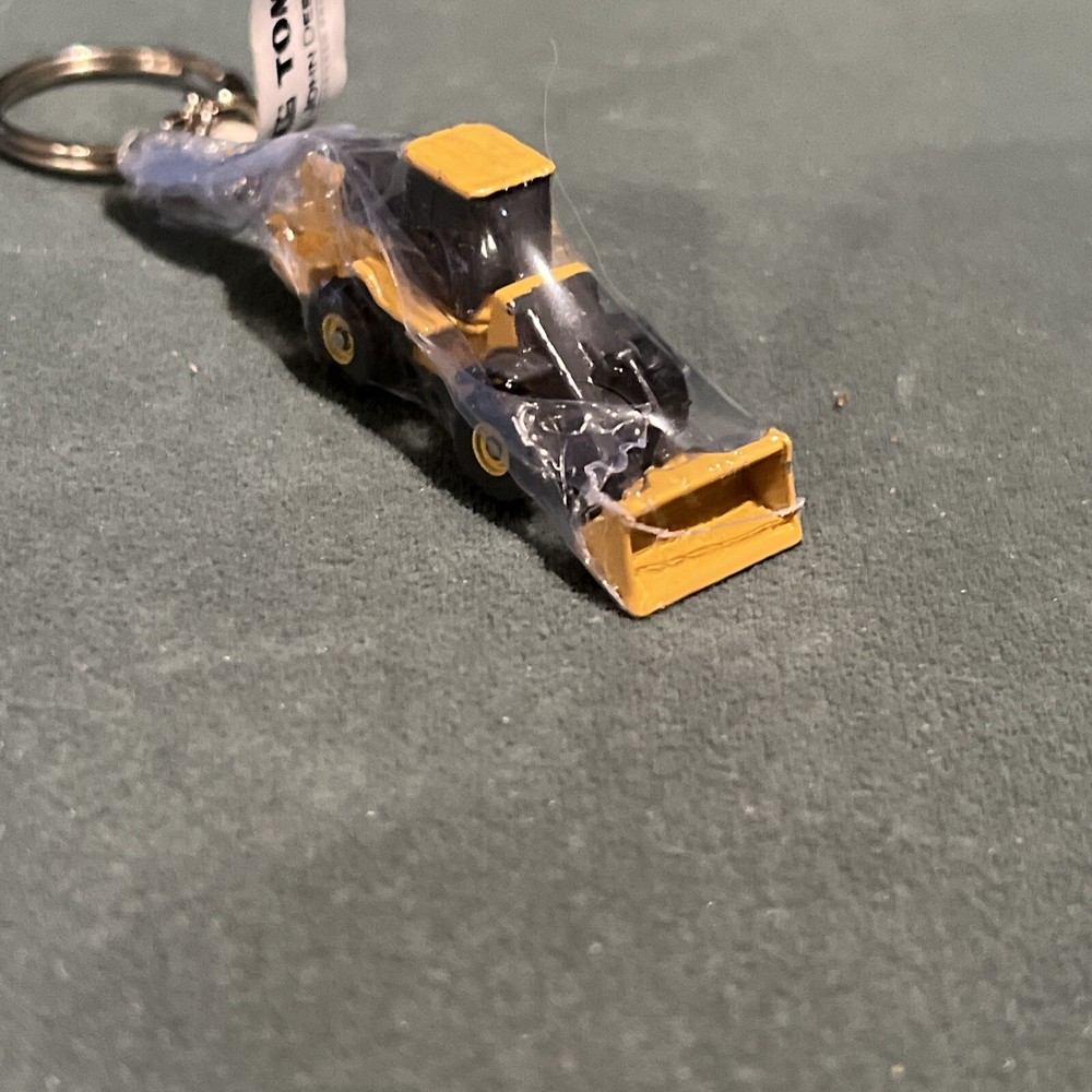 Diecast Masters Caterpillar 950M Wheel Loader Micro Keychain 85986 New