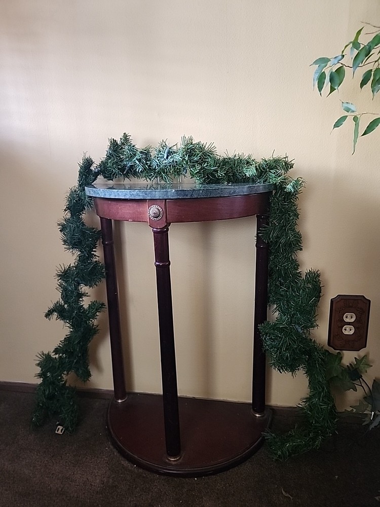 Regal 9 Ft Loghted Garland With 50 Light Set