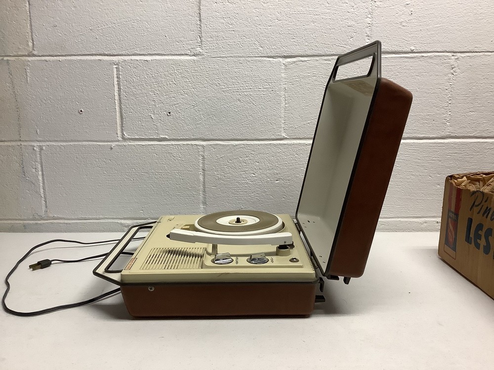 General Electric Transistor Solid State Record Player Vintage 4 Speed **READ**