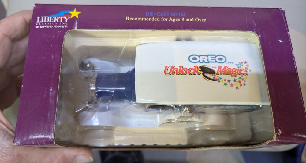 1916 Studebaker Oreo Model 1:25 Scale