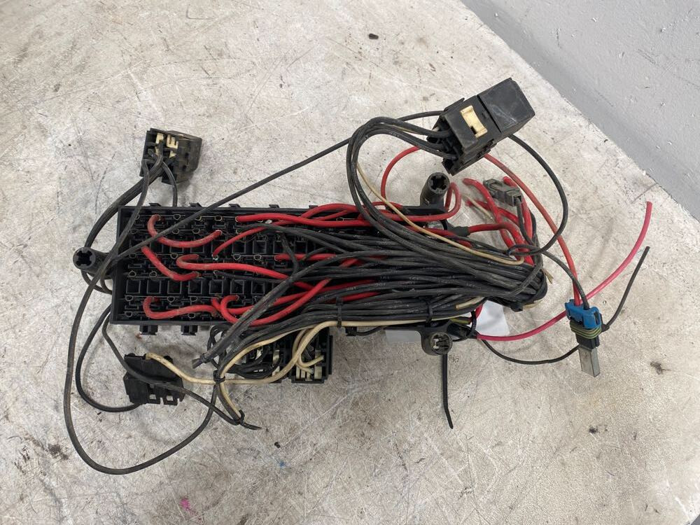 1994 White GMC WIA Fuse Panel (628-10441)