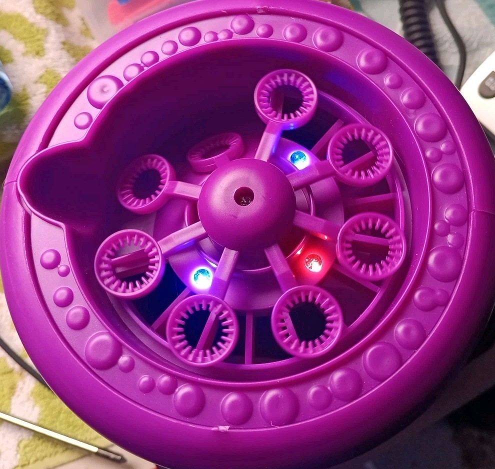 Halloween Bubble Witch Pot Blows Bubbles, Lights & Noises 4 AAA Batteries