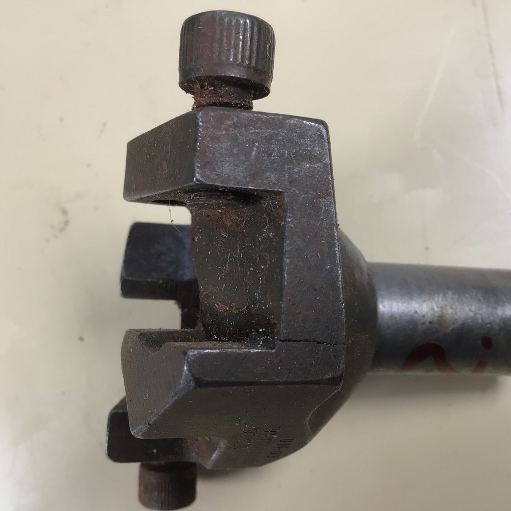 One BROWN & SHARPE TOOL HOLDERS 5/8" SHAANKS #60-100, cracked