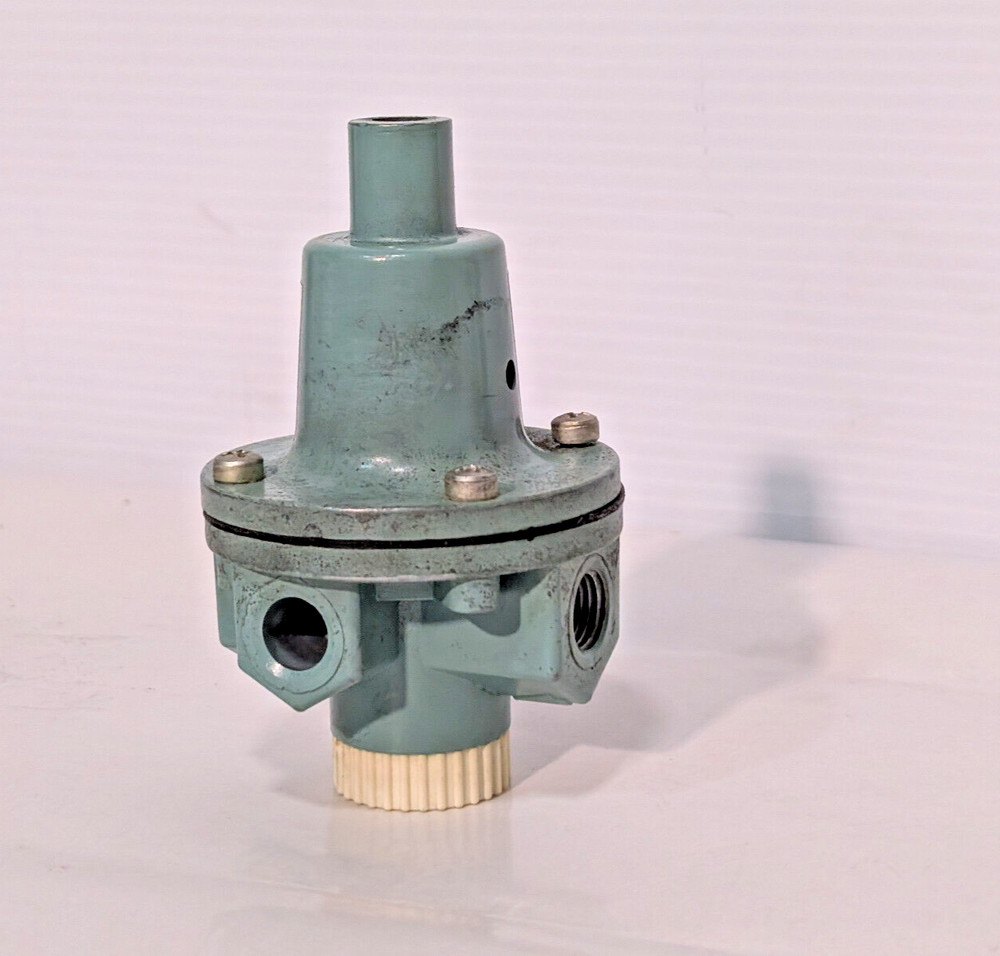 Wilkerson D2002-2 Air Pressure Regulator, Pipe Size 1/4