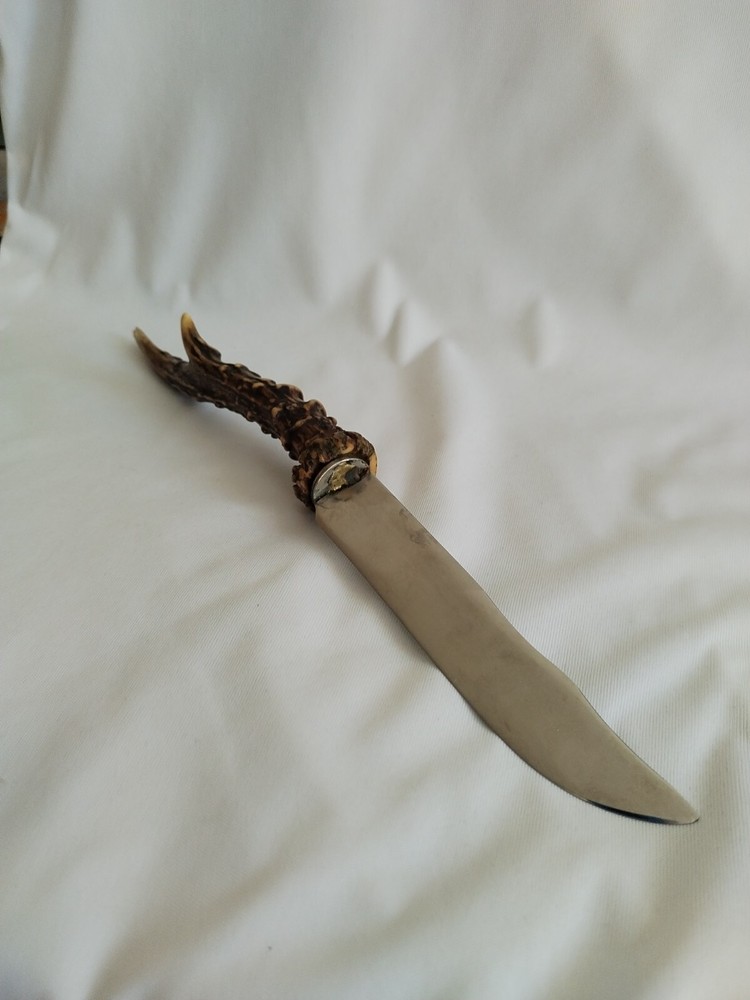 Vintage knife with deer horn handle