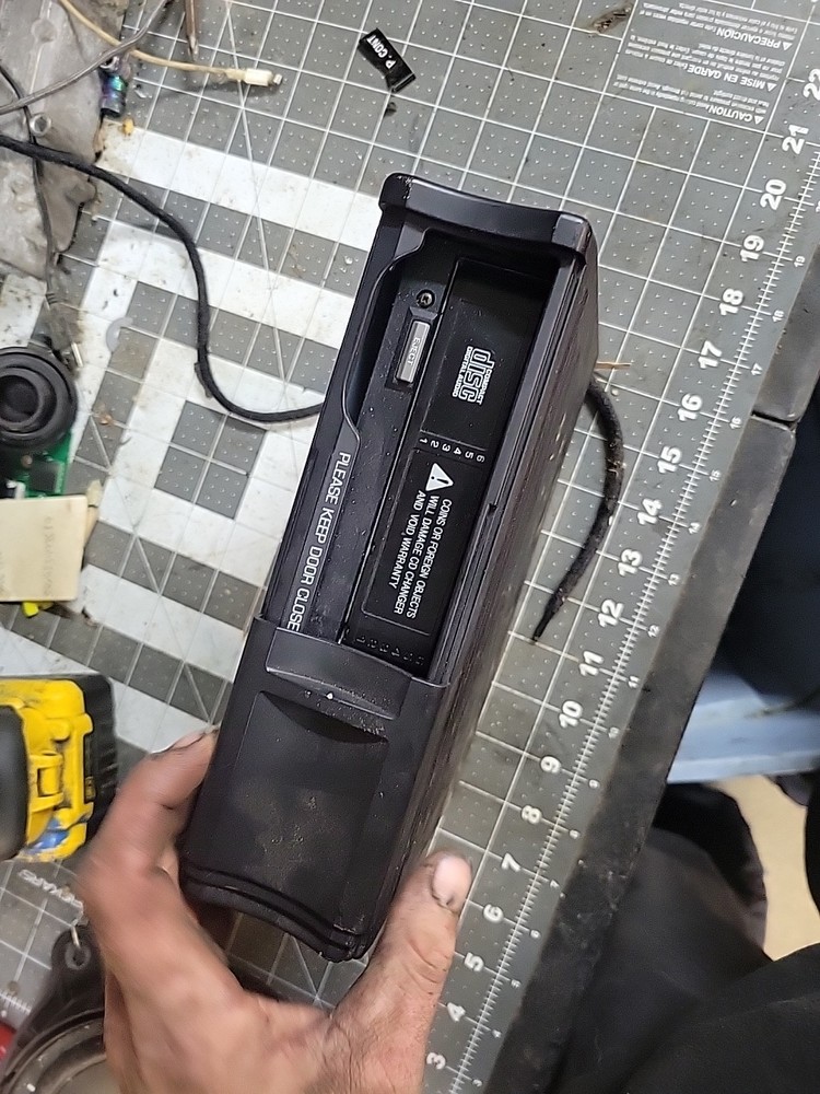 2003 Clarion 6 disc Changer Black