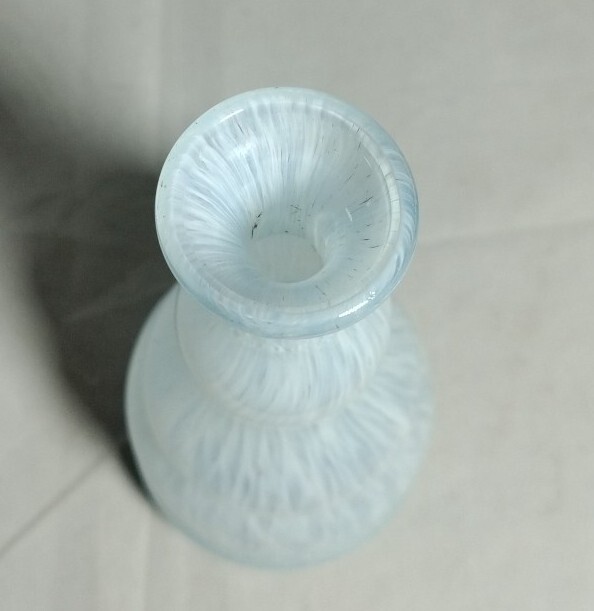 WHITE CRYSTAL HANDMADE LIGHT BLUE VANITY PERFUME BOTTLE/VASE