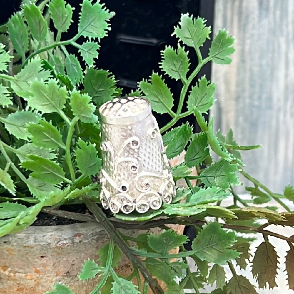 Vintage sterling silver ornate thimble