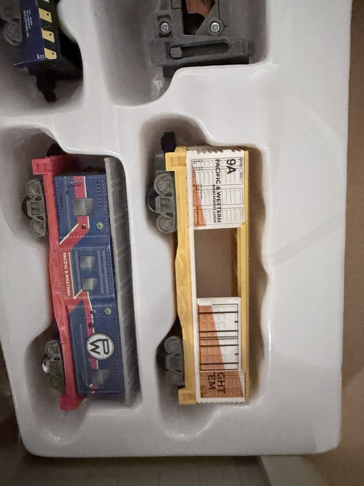 Power Trains Auto Loader City Train Set Pacific Jakks Pre-owned