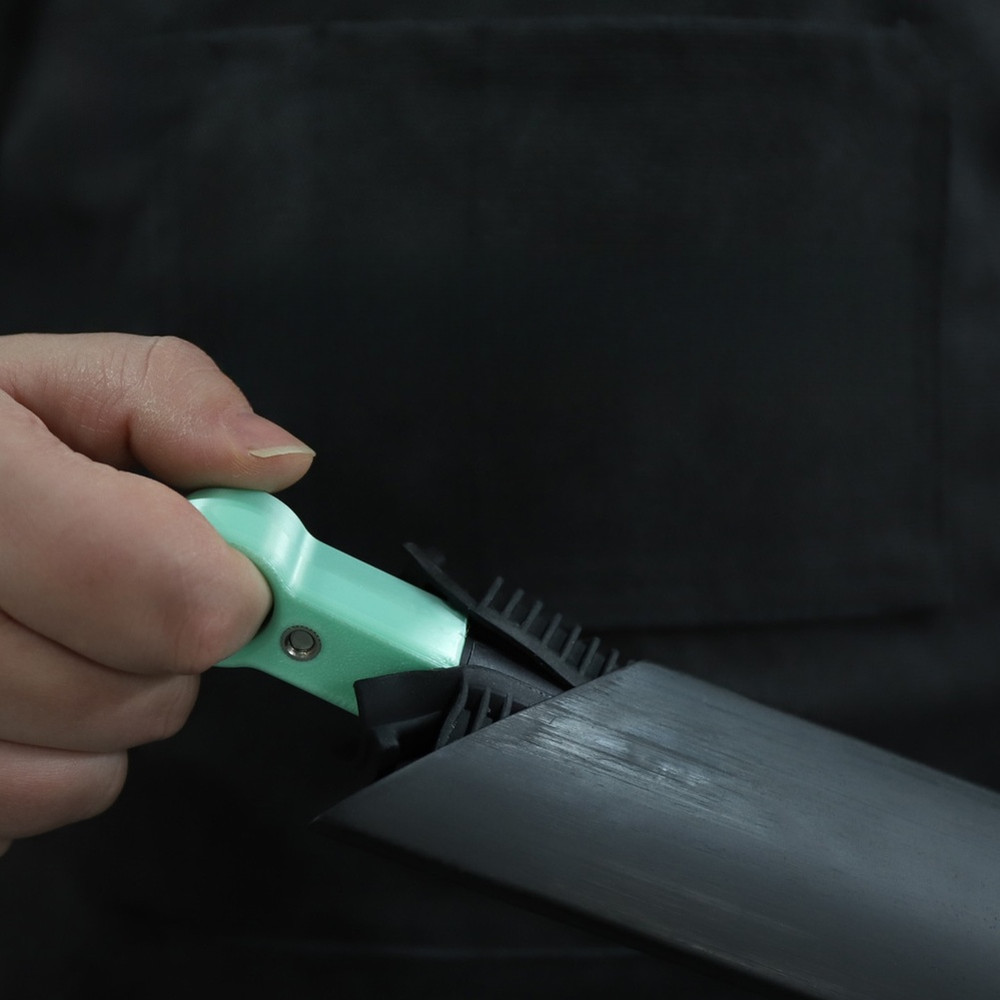Efficient Battery Removal Tool for Di2 Electronic Rear Derailleur Systems