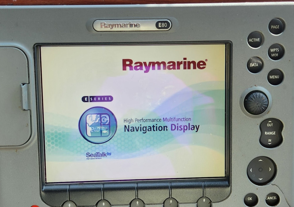 Raymarine E80 Classic 8.4" Marine Chartplotter GPS Radar Multifunction