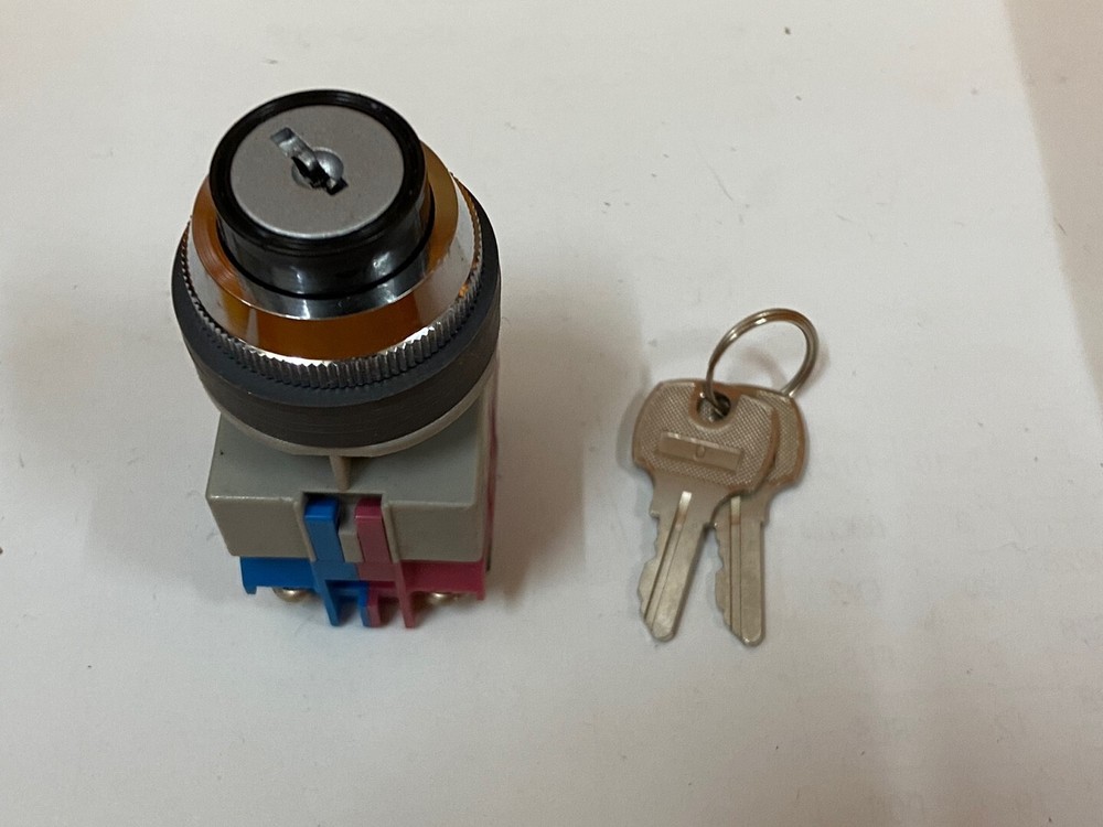 idec ASS0201 Key Selector Switch / HA-C10 Selector Switch