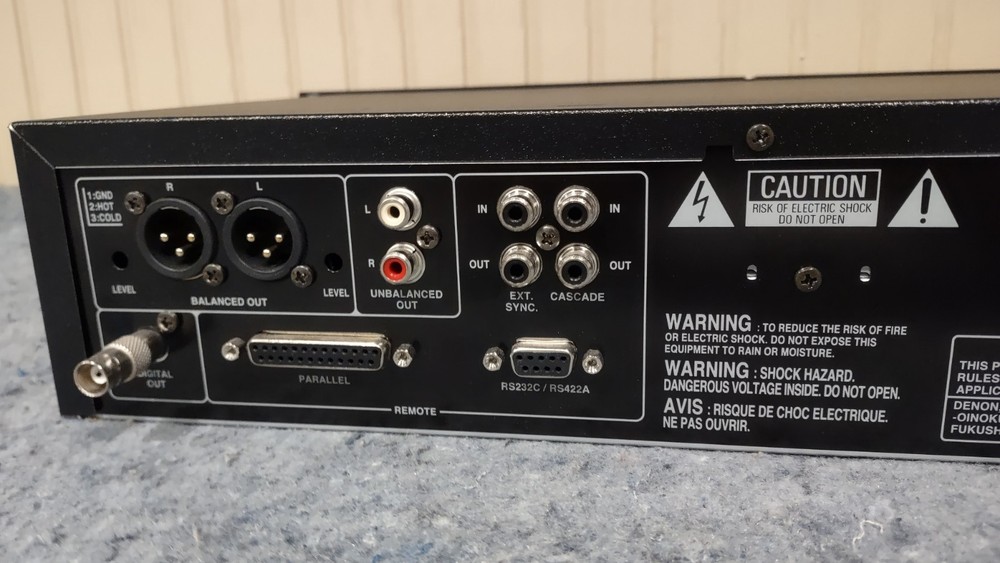 DENON DN-C635 RACK MOUNT CD/MP3 PLAYER-PLAYS-LOOKS NICE-EJECT BUTTON ISSUE