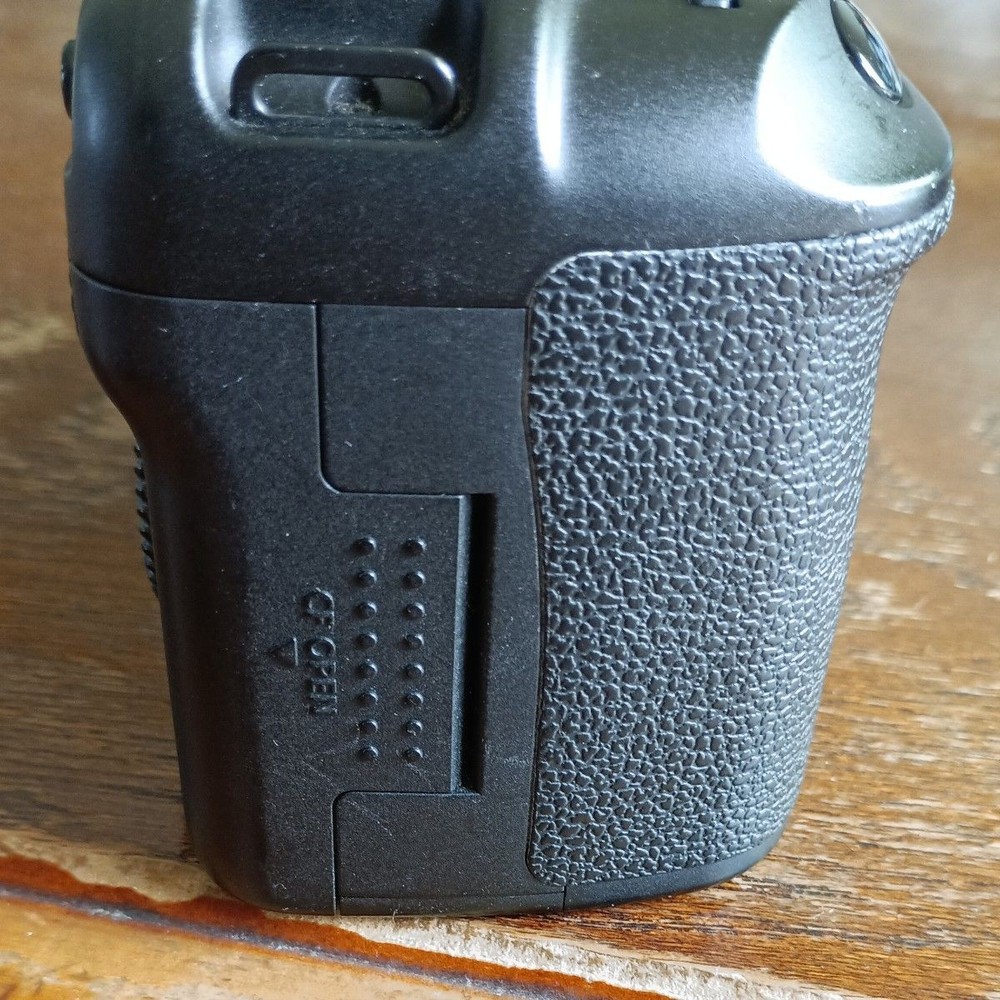 Canon EOS 30D Digital SLR Camera Body Canon