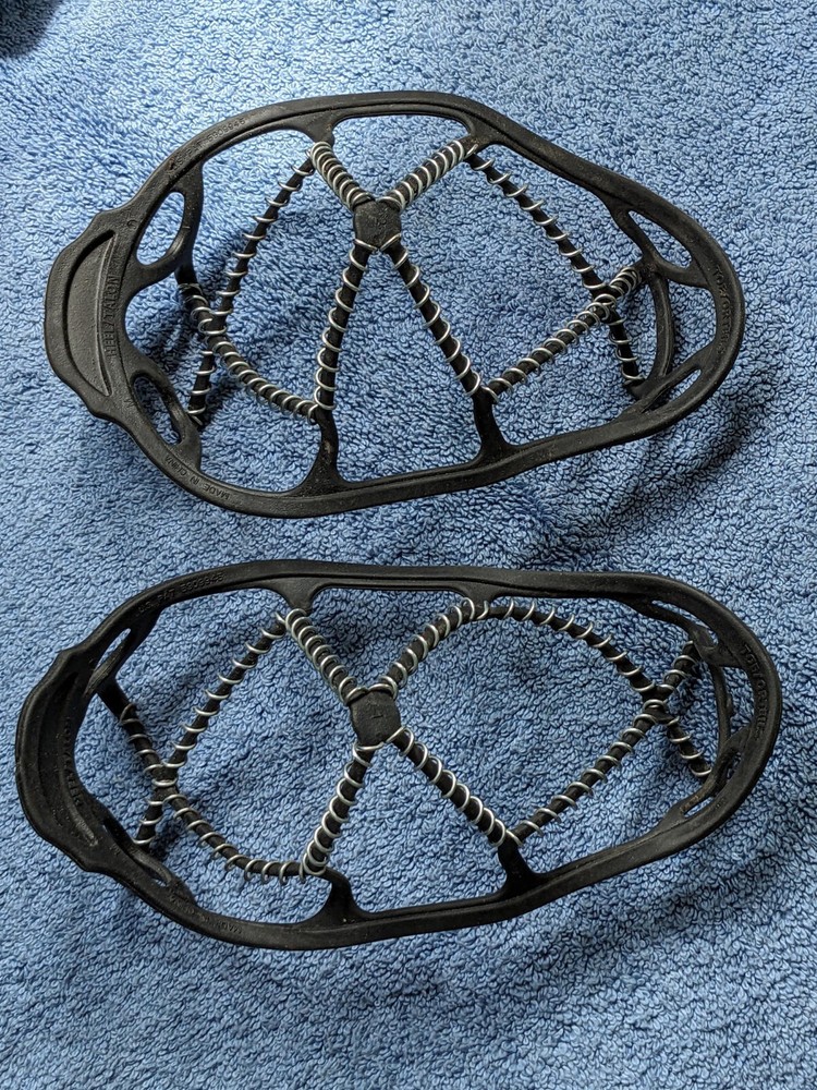 Medium Yaktrax WALK Traction Device Black Winter Snow Ice One Pair