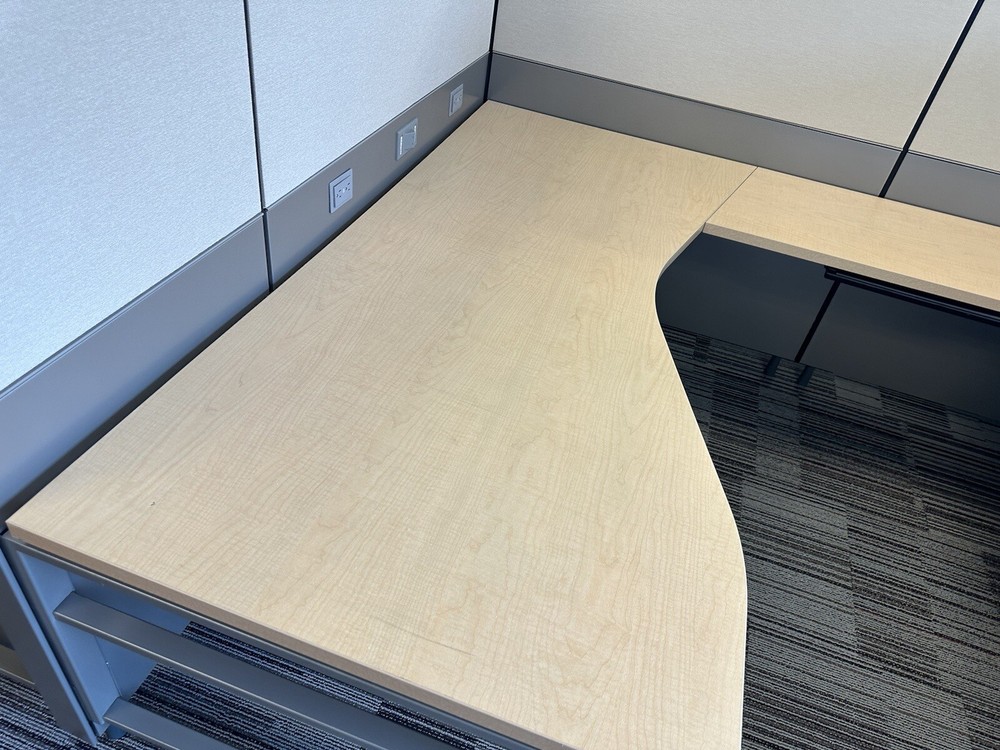Herman Miller Cubicle 6ft By 6ft L Shape