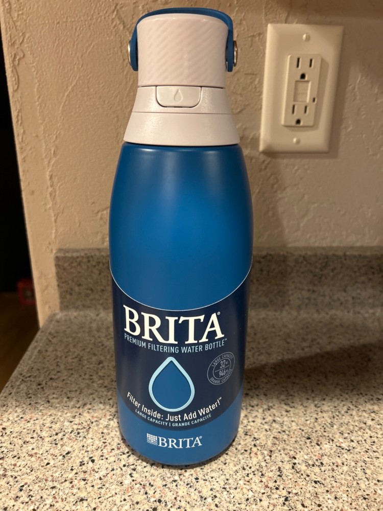 BRITA PREMIUM FILTERING WATER BOTTLE LG CAPACITY 32 OZ. FILTER INSIDE!