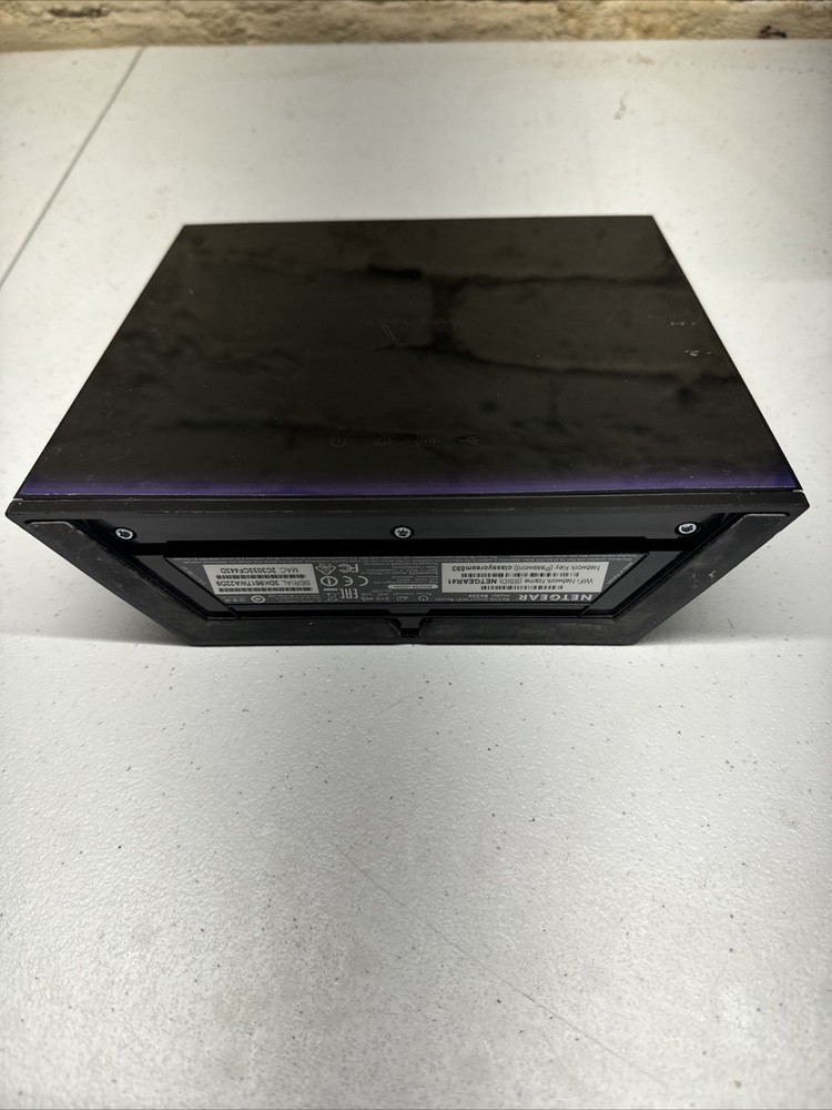 Netgear R6250 Smart WiFi Router -no power adapter