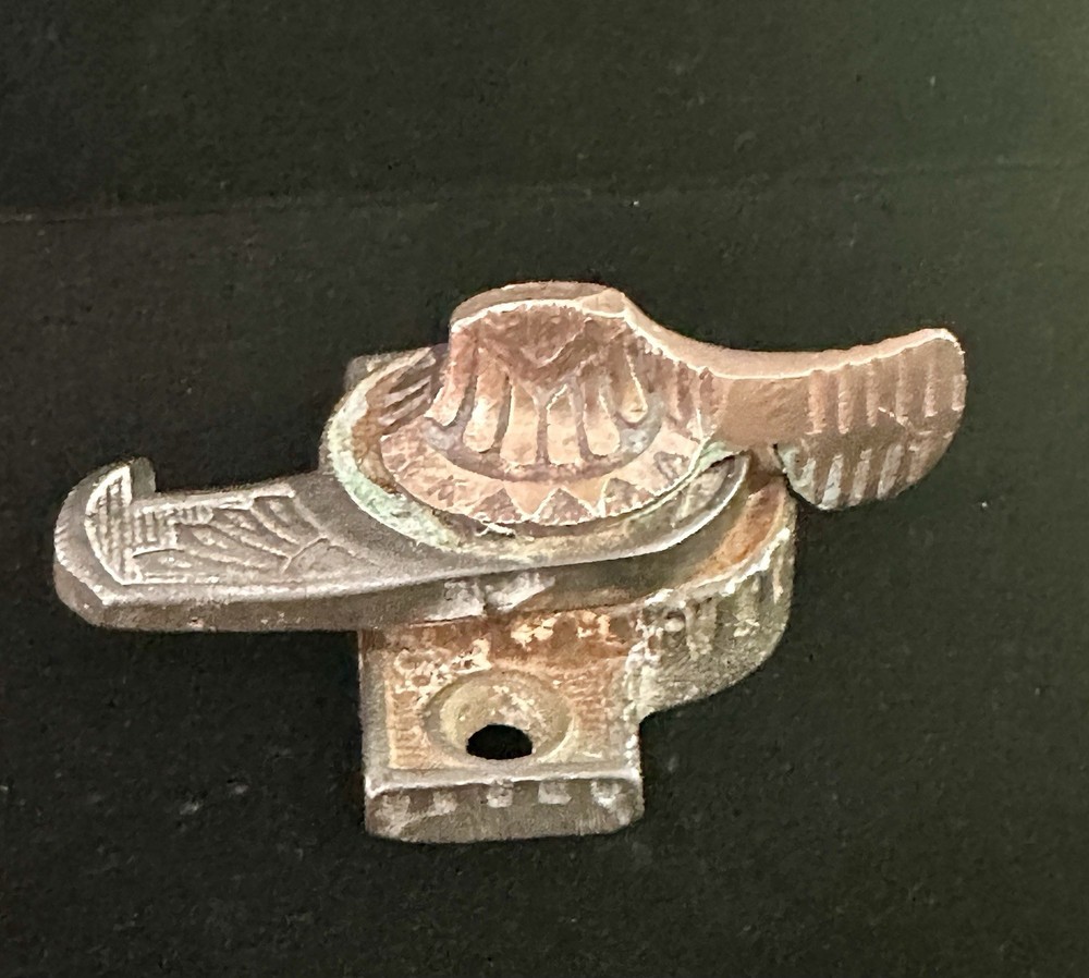 ANTIQUE CAST IRON VICTORIAN EAGLE CLAW WINDOW LATCH SASH LOCK PART