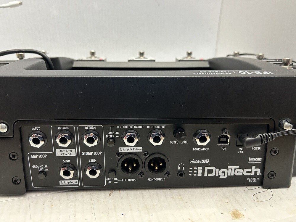 DigiTech iPB-10 with 4th gen iPad Multi-Effects Guitar Pedalboard