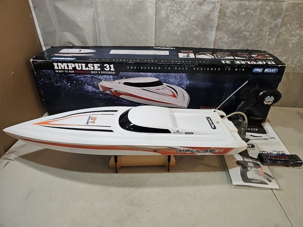 Pro Boat Impulse 31 6s Brushless RC Boat W Box, Battery, & Controller. TESTED!!