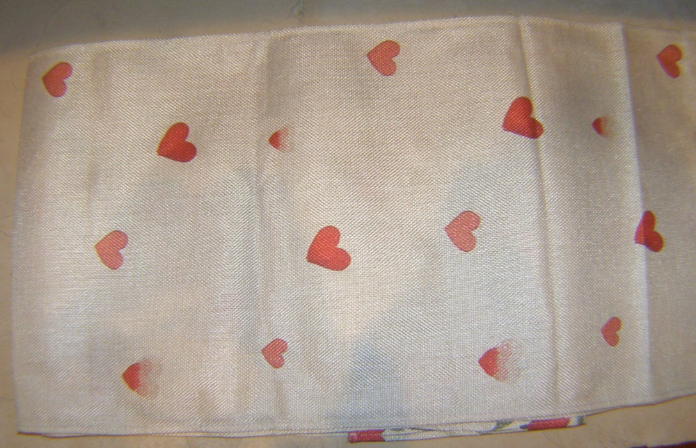 VALENTINE: Table Runner 13 1/2" X 108"