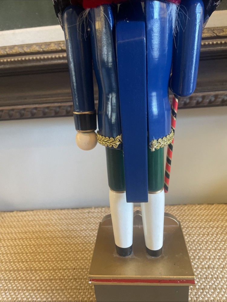 18” WOODEN DROSSELMEYER NUTCRACKER BALLET NUTCRACKER on Clock