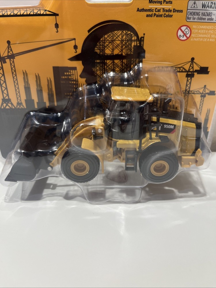 Diecast Masters - 1:64 Scale Cat 950M Wheel Loader E13