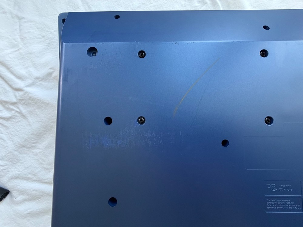 Novation UltraNova 37-Key Synthesizer- Vocoder Mic + Soft Case + USB – Excellent