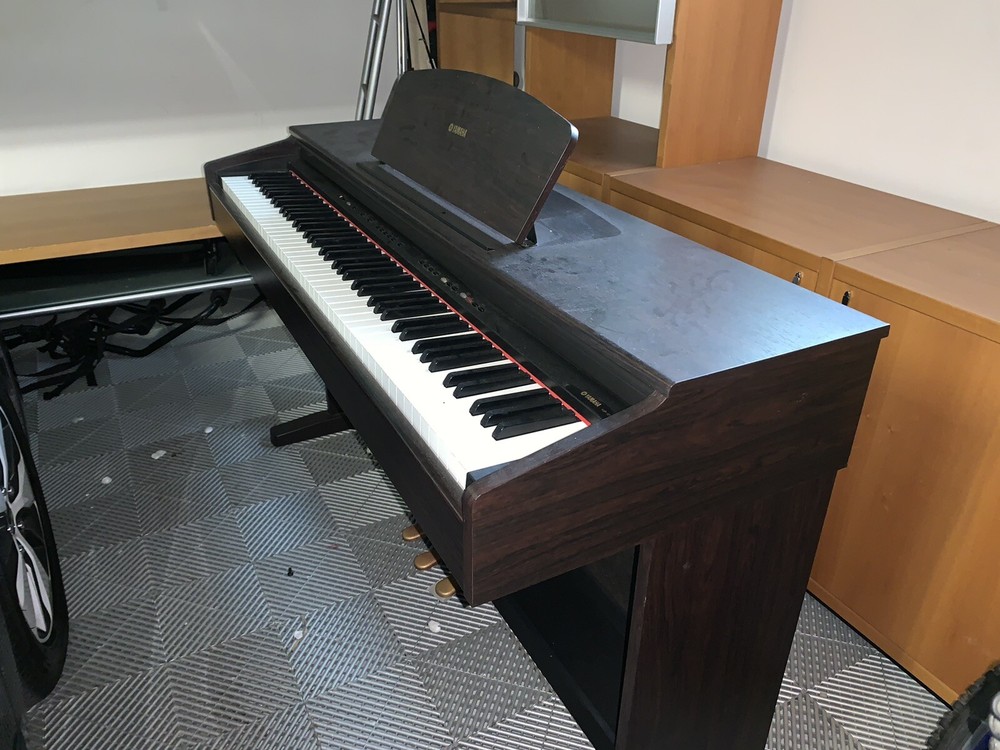 Yamaha keyboard YDP-121