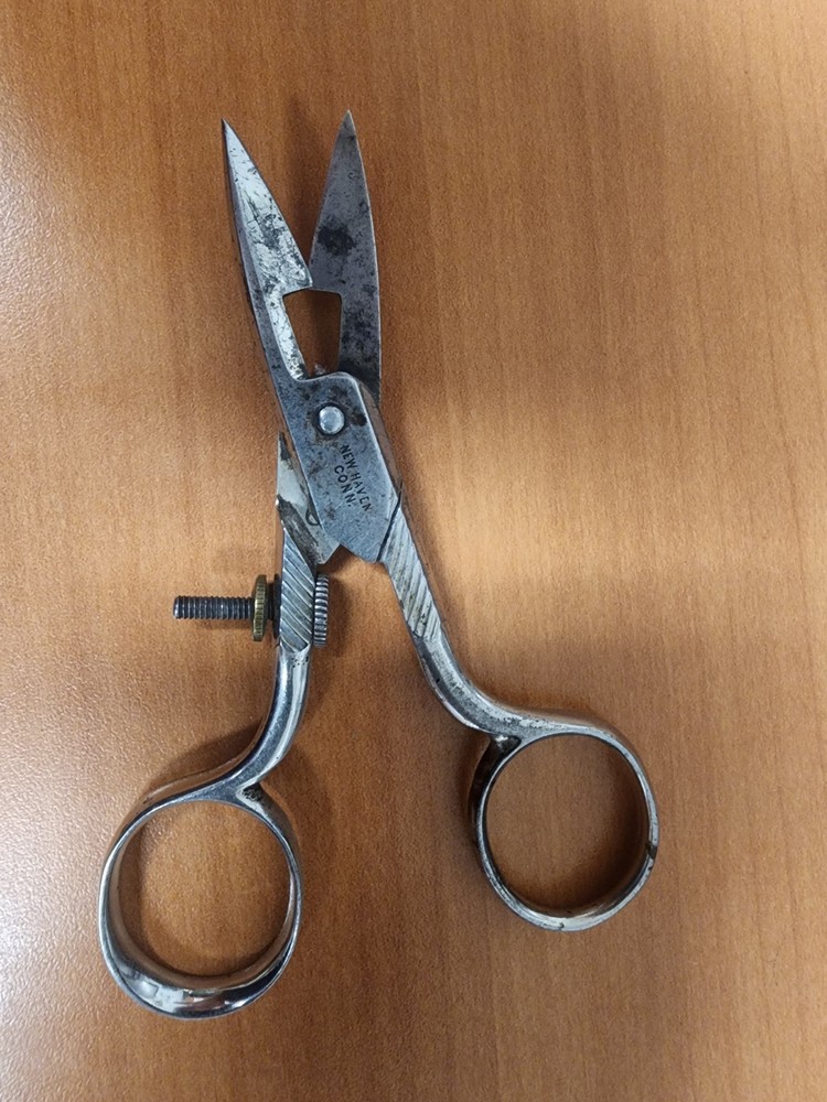 Vintage Button Hole Scissors