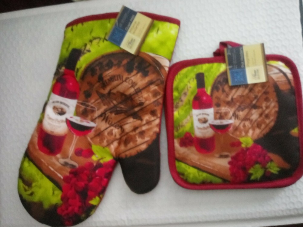 Potholders Wine Themed Kitchen Set
