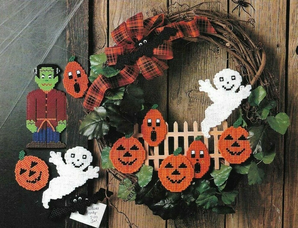 HALLOWEEN HOBGOBLINS GHOST PUMPKIN WREATH PLASTIC CANVAS PATTERN INSTRUCTIONS