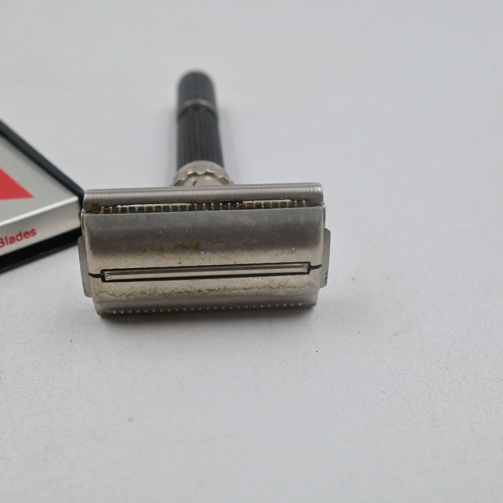 Gillette Super Adjustable 109 safety razor W/ Case