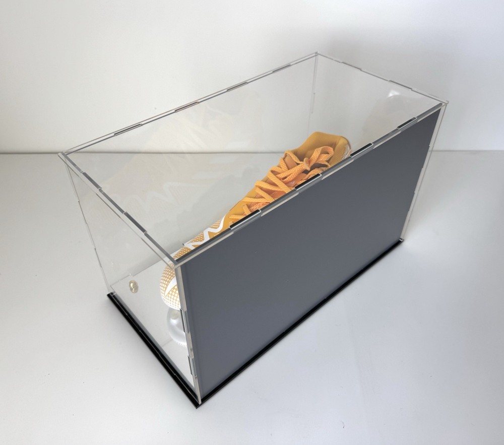 One Shoe Cleat Display Case with Gold Cones, Back Mirror & Risen Mirror Base