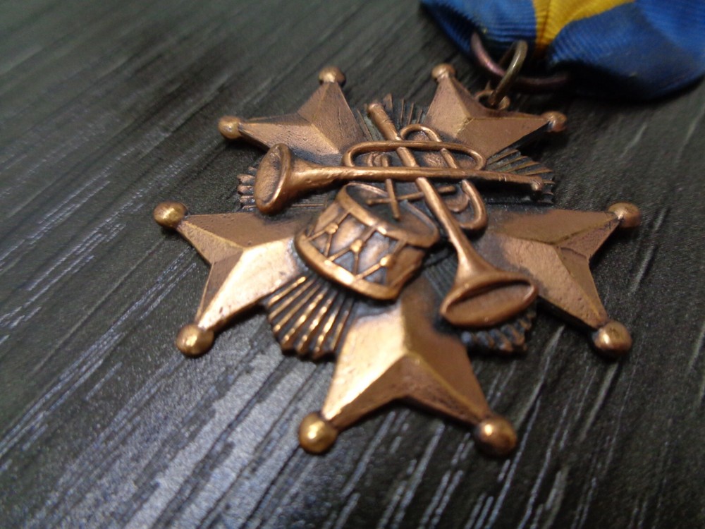 Vintage Bugle Roster Medal DISTINGUISHED