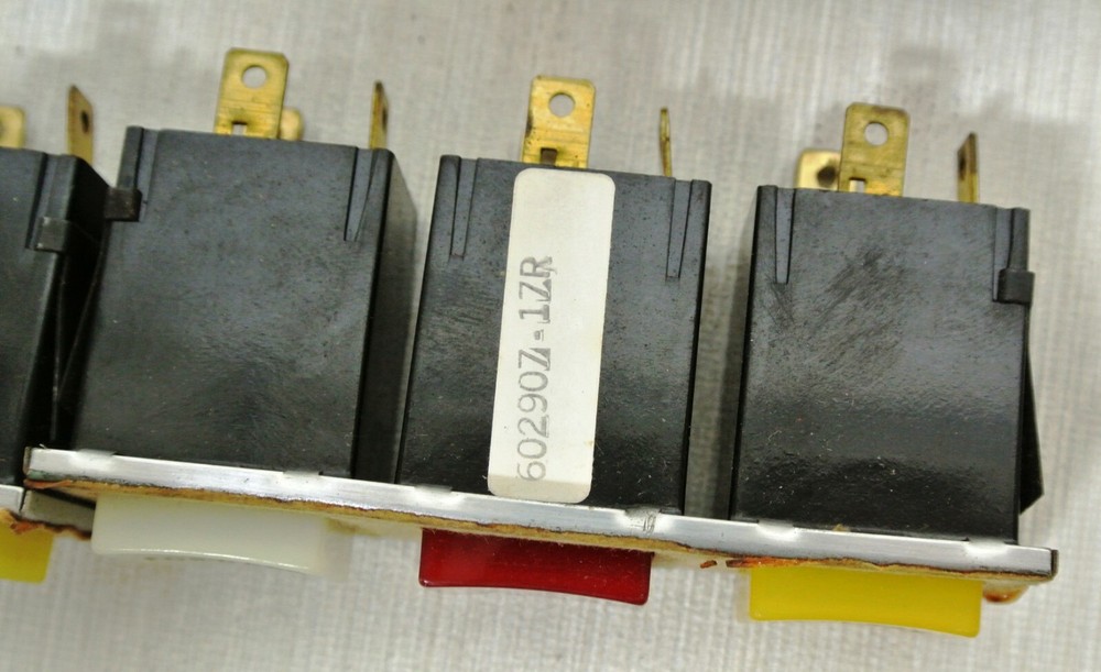 10 pcs. UND. LAB. INC. Electric Forward - Stop - Reverse Switch - Control 125VAC