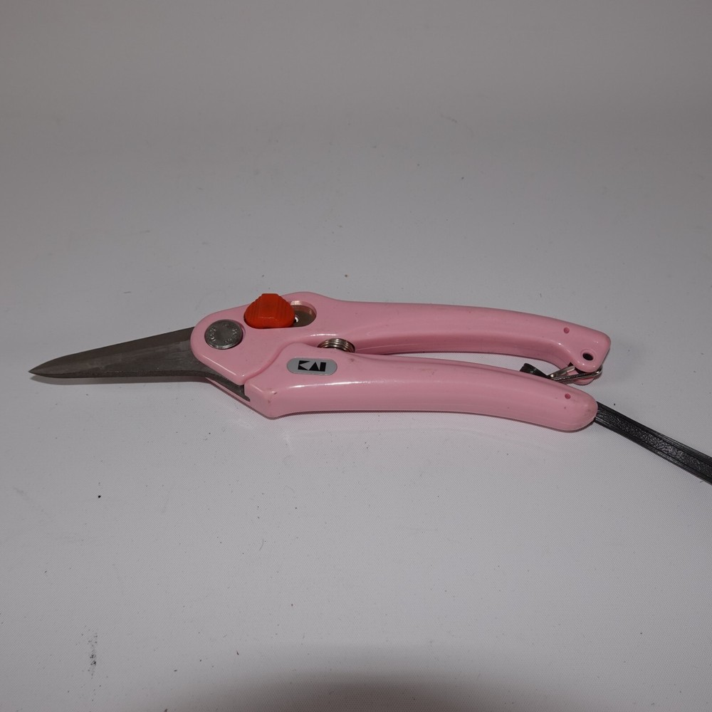 KAI Pink Shears Scissors Cutters