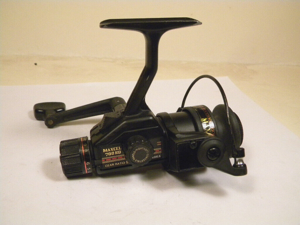 Vintage Suzumi Maxcel 700RD spinning reel