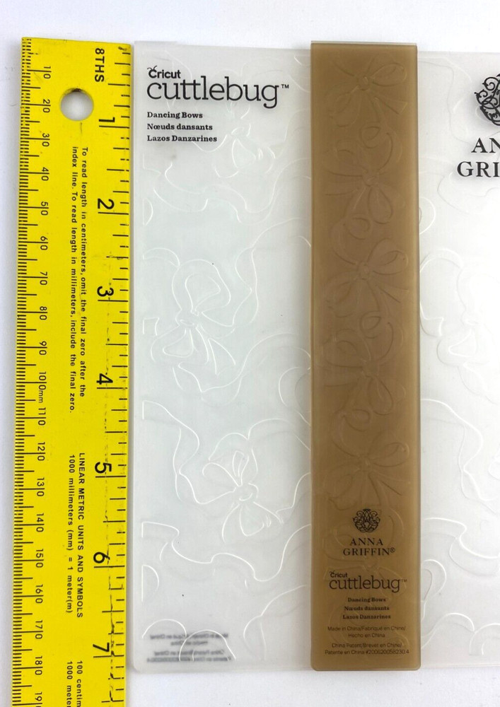 Anna Griffin Cuttlebug Cricut - DANCING BOWS - Embossing Folder