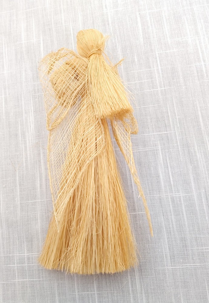 STRAW PRAYING ANGEL ORNAMENT