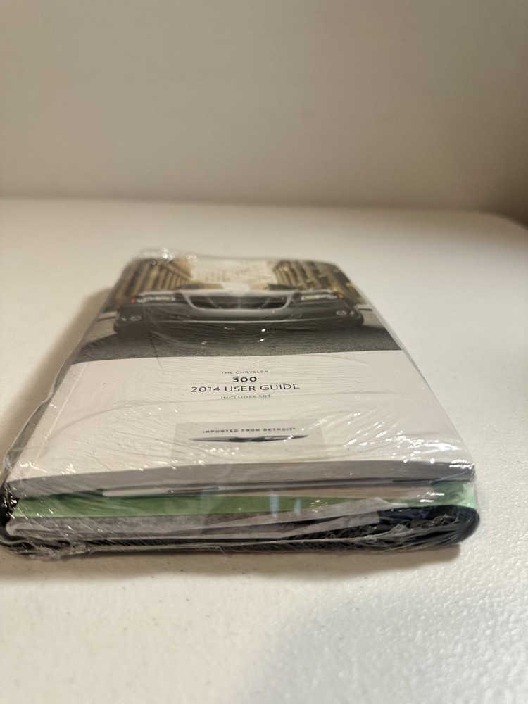 2014 Chrysler 300 SRT Owner's Manual Set With case