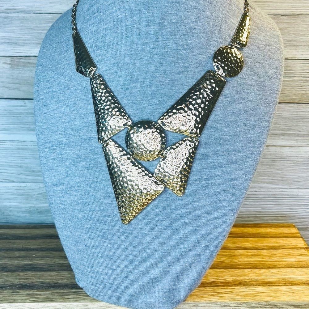 Golden geometric statement necklace