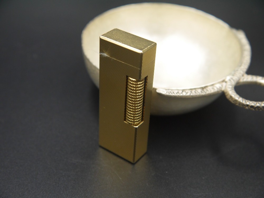 Dunhill Plaque D'Or - Exquisite Cigarette Lighter in Perfect Condition...!!!