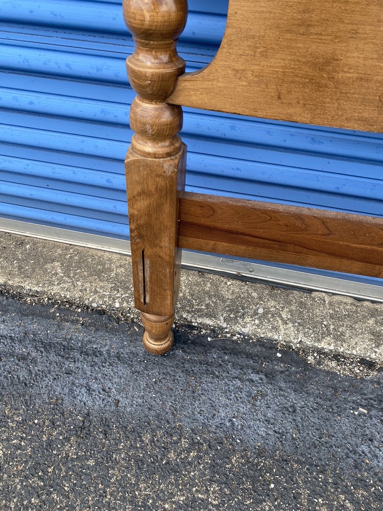 Kling Colonial (Ethan Allen) Solid Maple Twin size Cannonball Headboard
