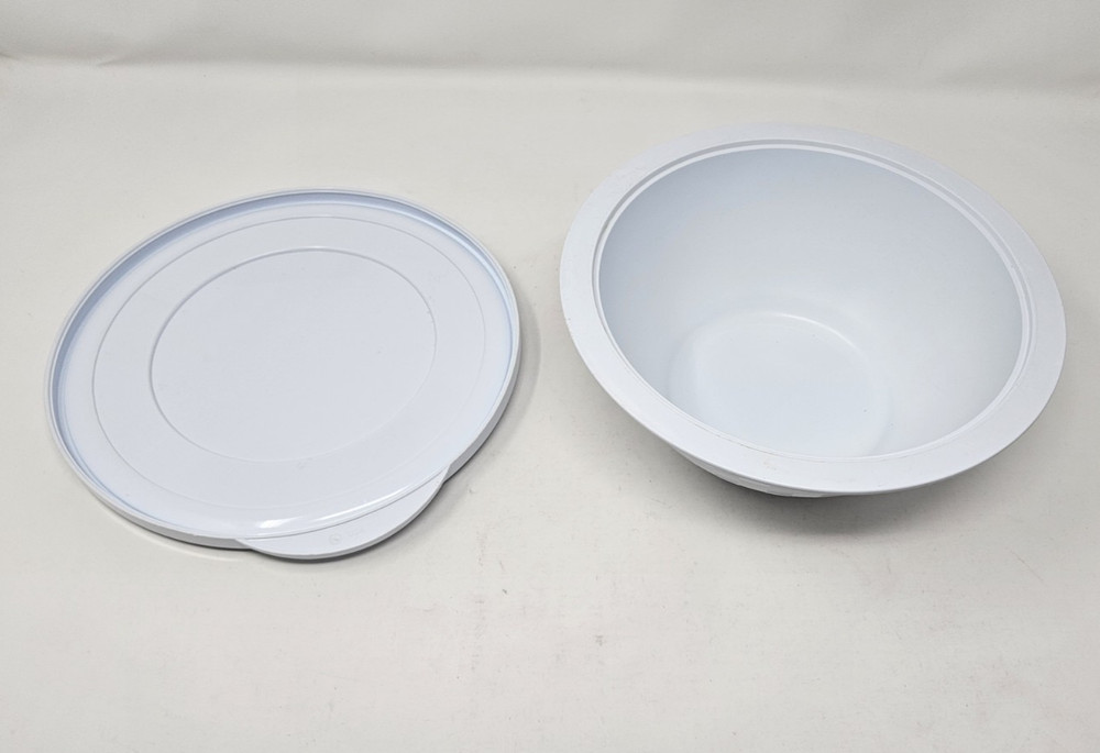 Pampered Chef Nesting Bowl Set w Colanders & Lids Non Slip Checkerboard pattern