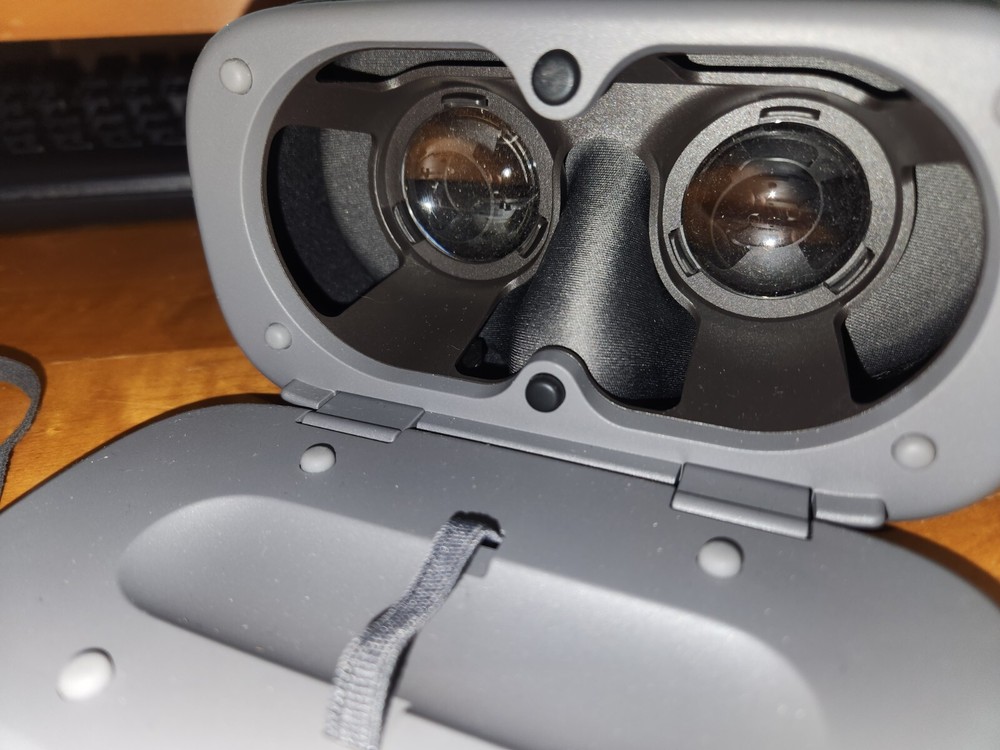 Google Daydream View VR Headset with Remote