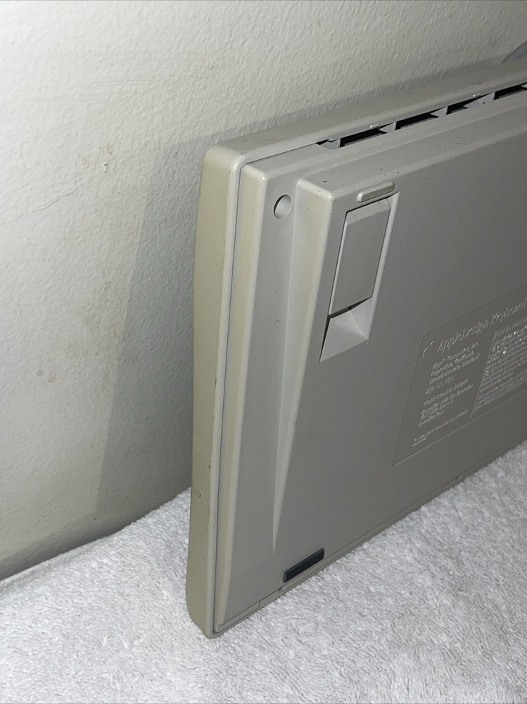 Vintage Apple M2980 AppleDesign Keyboard Computer