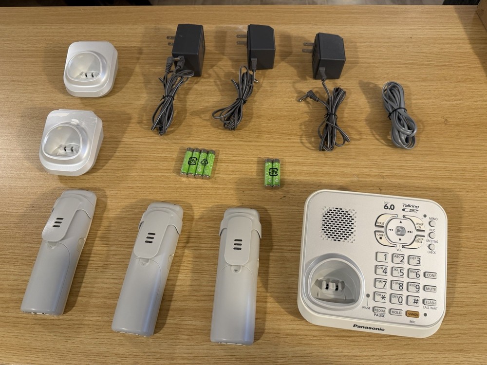 Panasonic KX-TG9341S Dect 6.0 Telephone With 3 Handsets